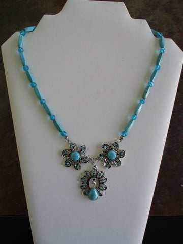 Turquiose Glass Beads Two Flower Pendants One Peacock Pendant Necklace (N1285)
