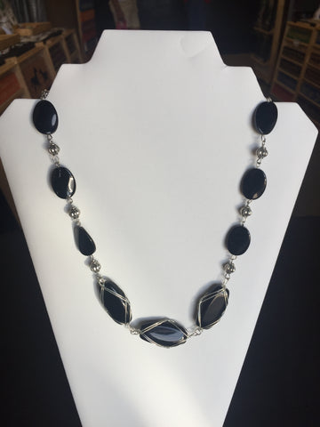 Black Silver Wire Wrapped Glass Beads Necklace (N790)